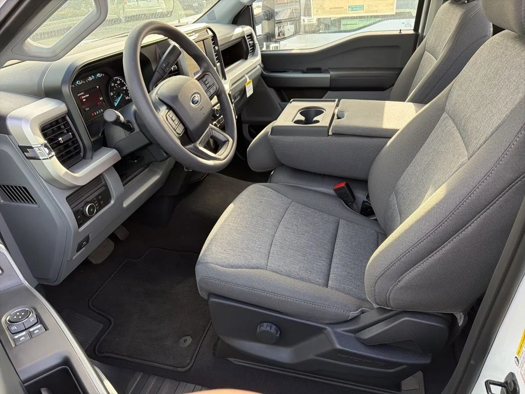 New 2025 Oxford White Ford F-350® XL image 7