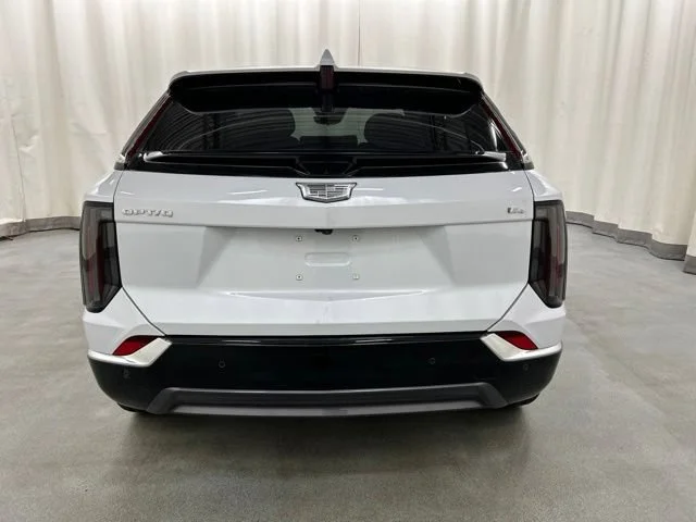 New 2027 Vibrant White Tricoat Cadillac Premium Luxury image 28