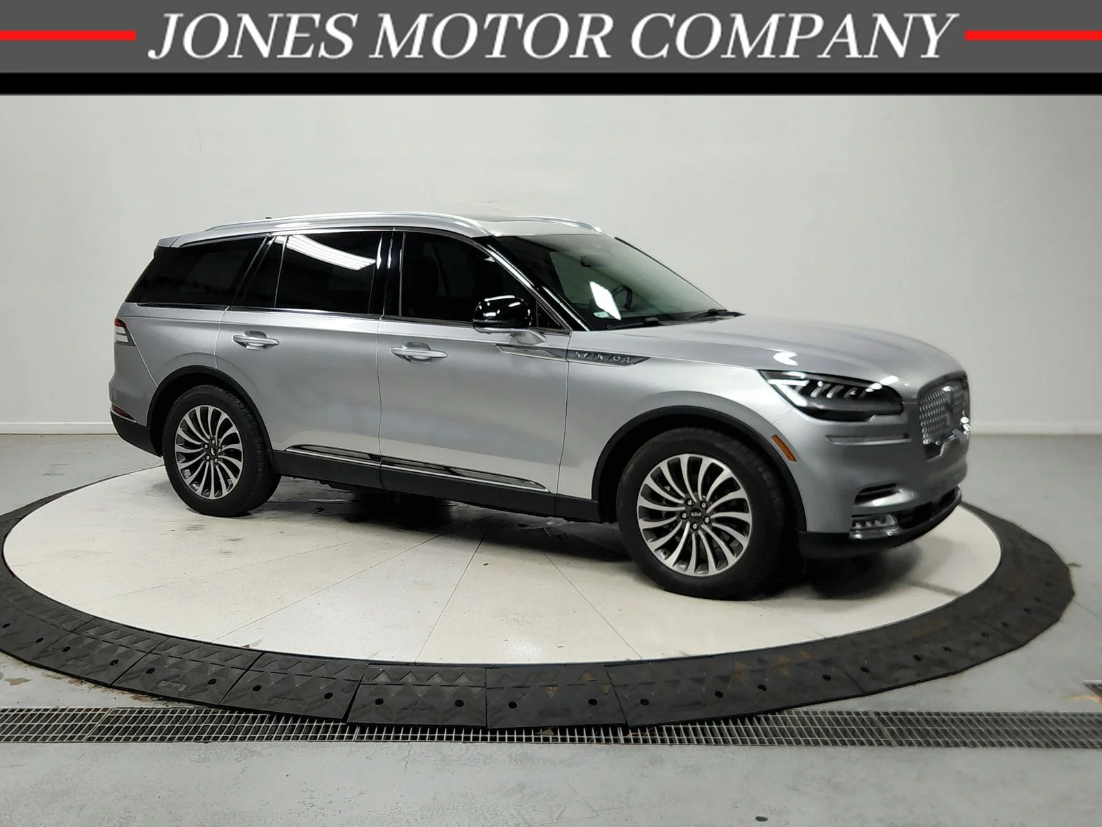 Used 2021 Silver Lincoln Reserve image 1