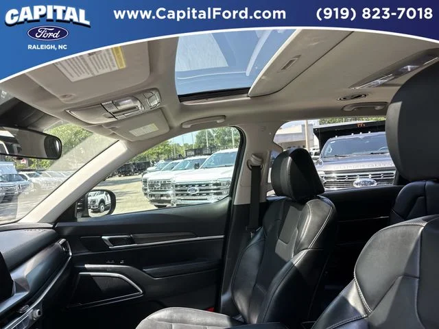 Used 2025 Black Kia S image 22