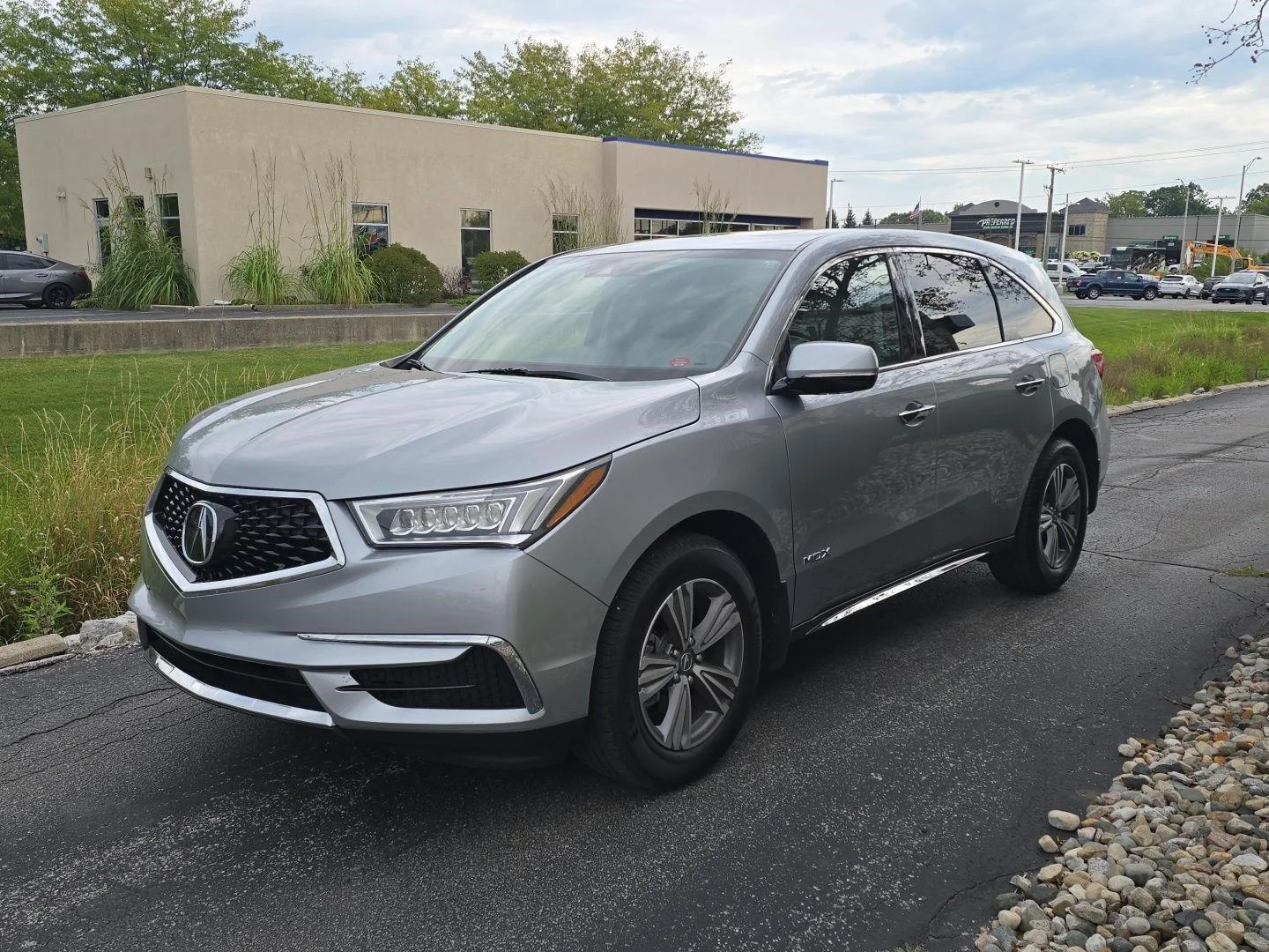 Certified Used 2019 Lunar Silver Metallic Acura SH-AWD image 3