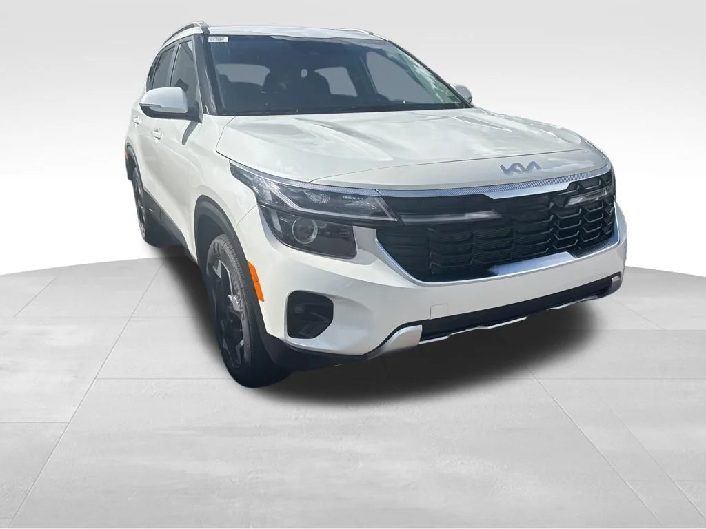 Used 2024 White Kia SX image 2