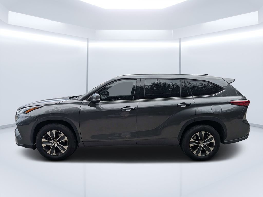 Used 2022 Gray Toyota XLE image 7