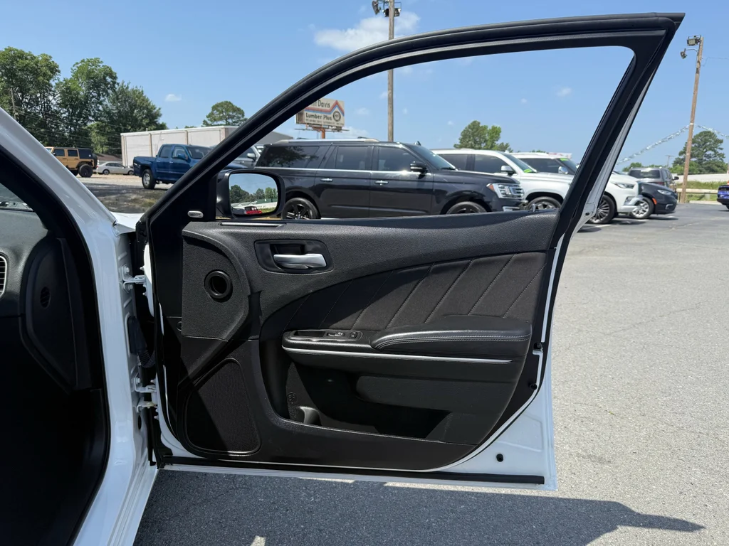 Used 2023 White Knuckle Clearcoat Dodge SXT image 28