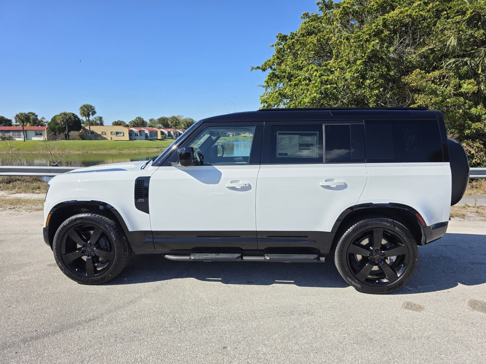 Used 2026 Fuji White Land Rover 110 P400 X-Dynamic SE image 7