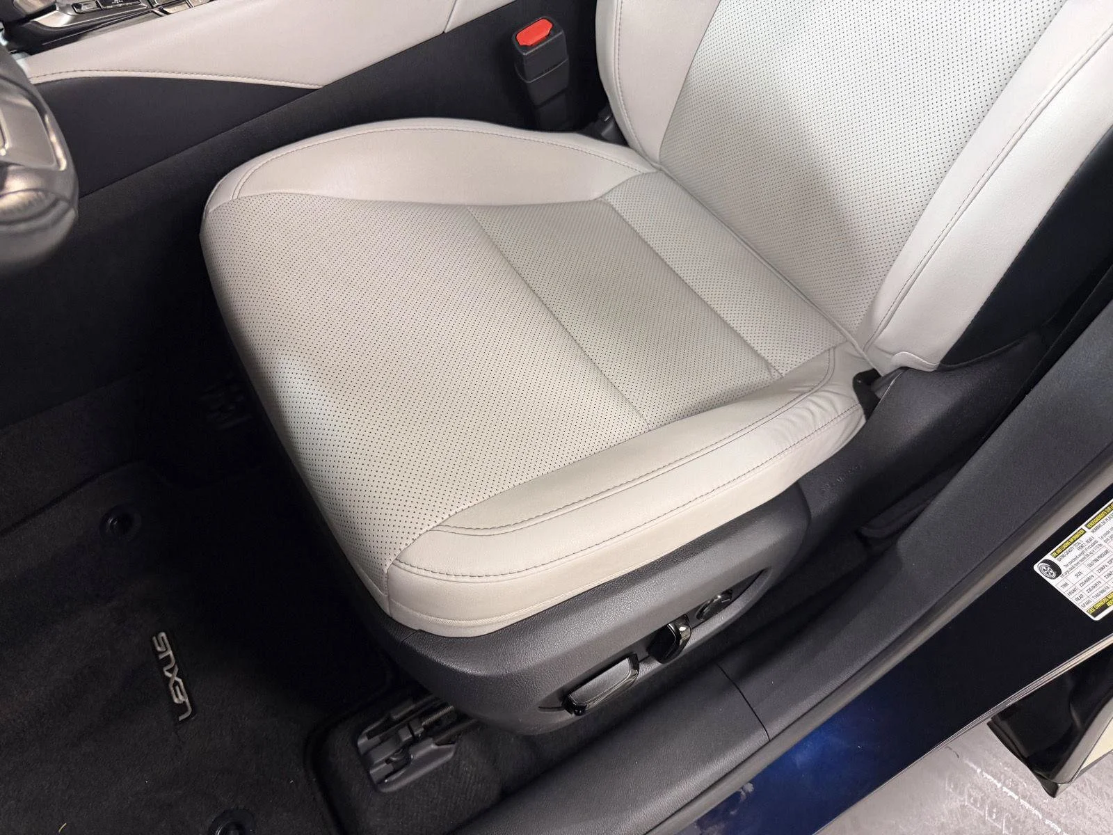 Used 2024  Lexus 350 Premium image 27