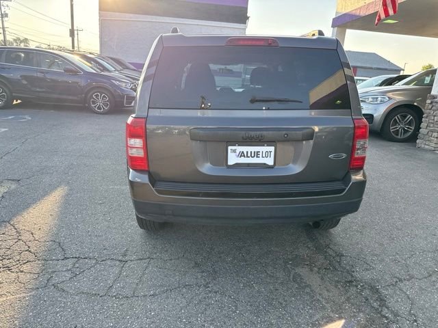 Used 2015 Gray Jeep Sport image 5