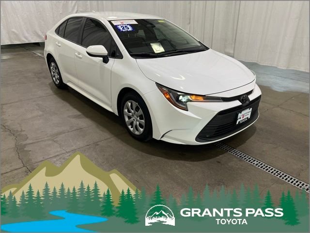 2025 Toyota Corolla LE CVT's photo