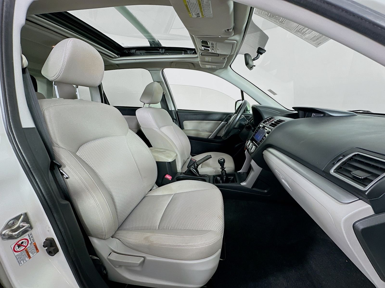 Used 2016 Crystal White Pearl Subaru 2.5i Premium image 27