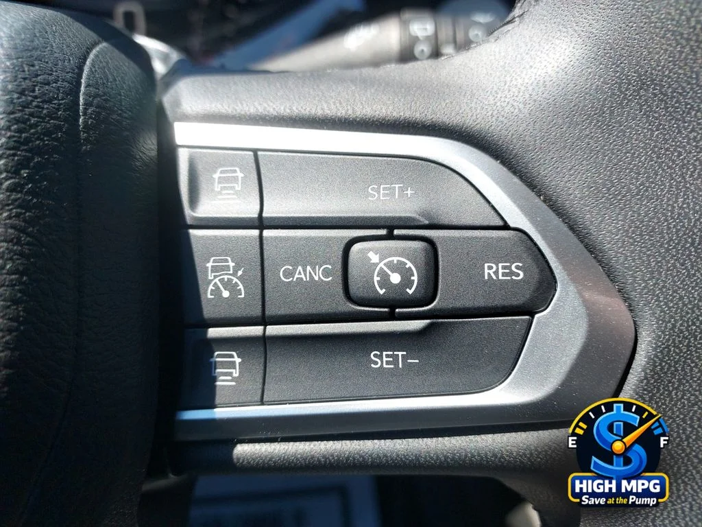 Used 2025 Silver Jeep Limited image 20