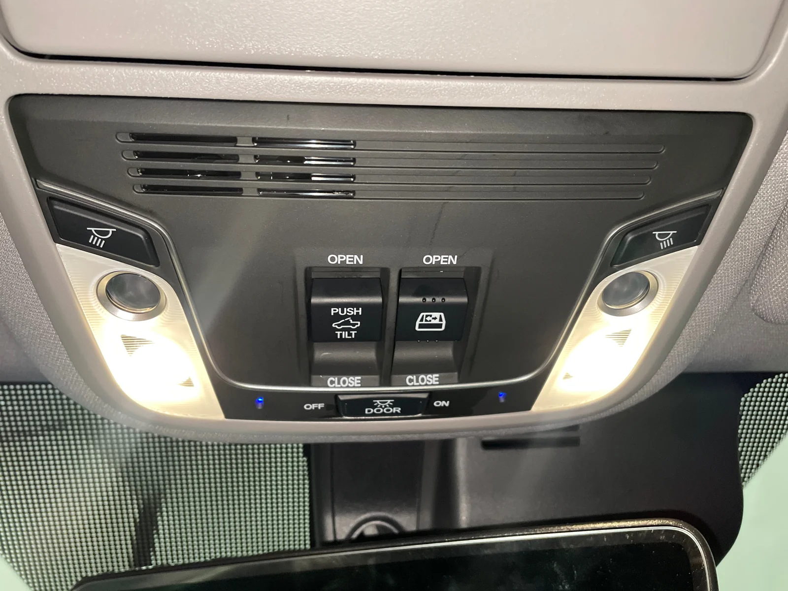 Used 2023 Pacific Pewter Metallic Honda RTL-E image 22