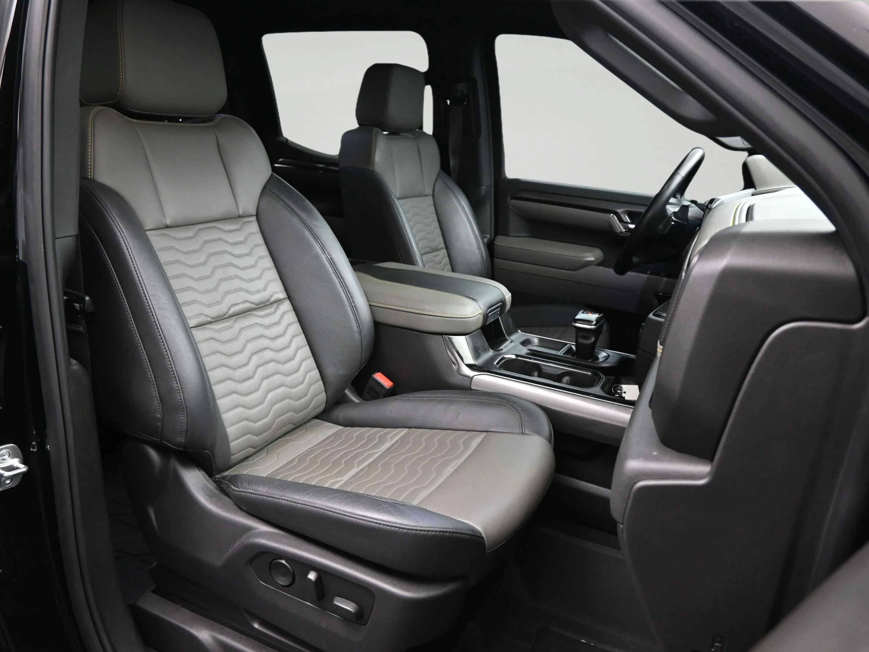 Used 2025 Black Chevrolet ZR2 image 16