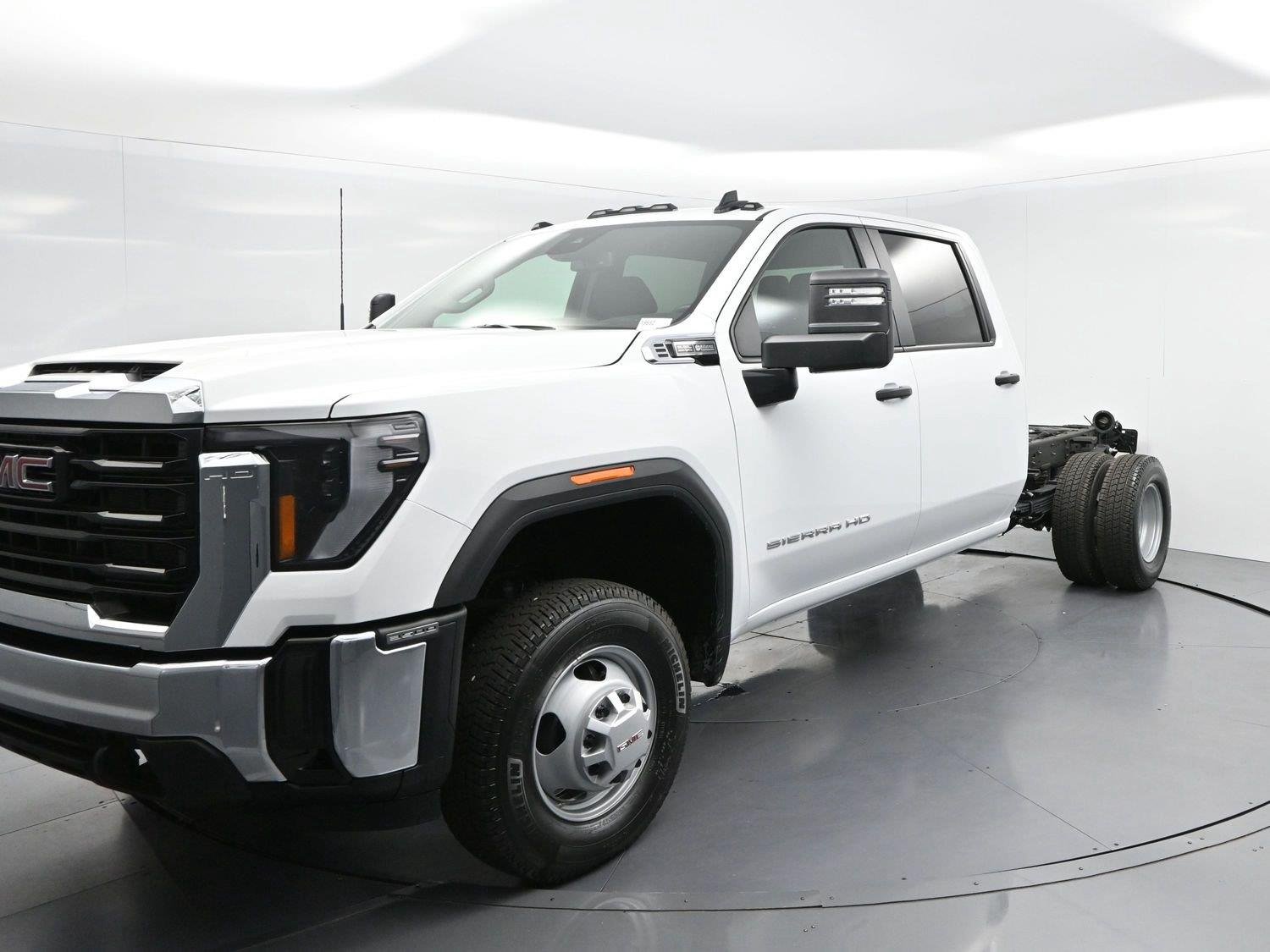 Used 2026 Summit White GMC Pro image 3