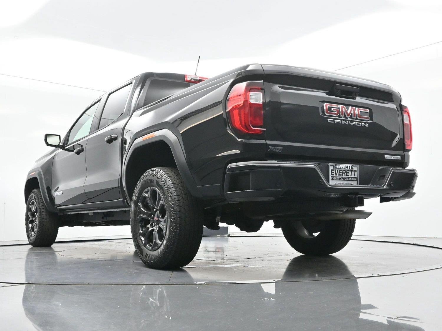 Used 2025 Onyx Black GMC Elevation image 46