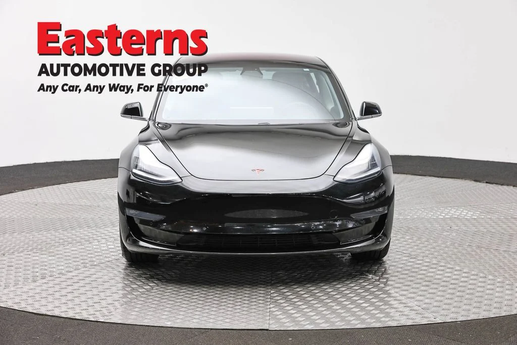Used 2018 Black Tesla Mid Range image 2