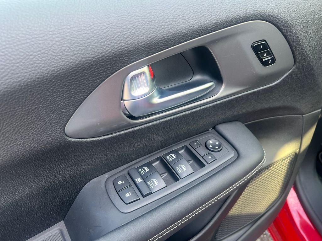 2026 Chrysler Pacifica Select - Photo 12