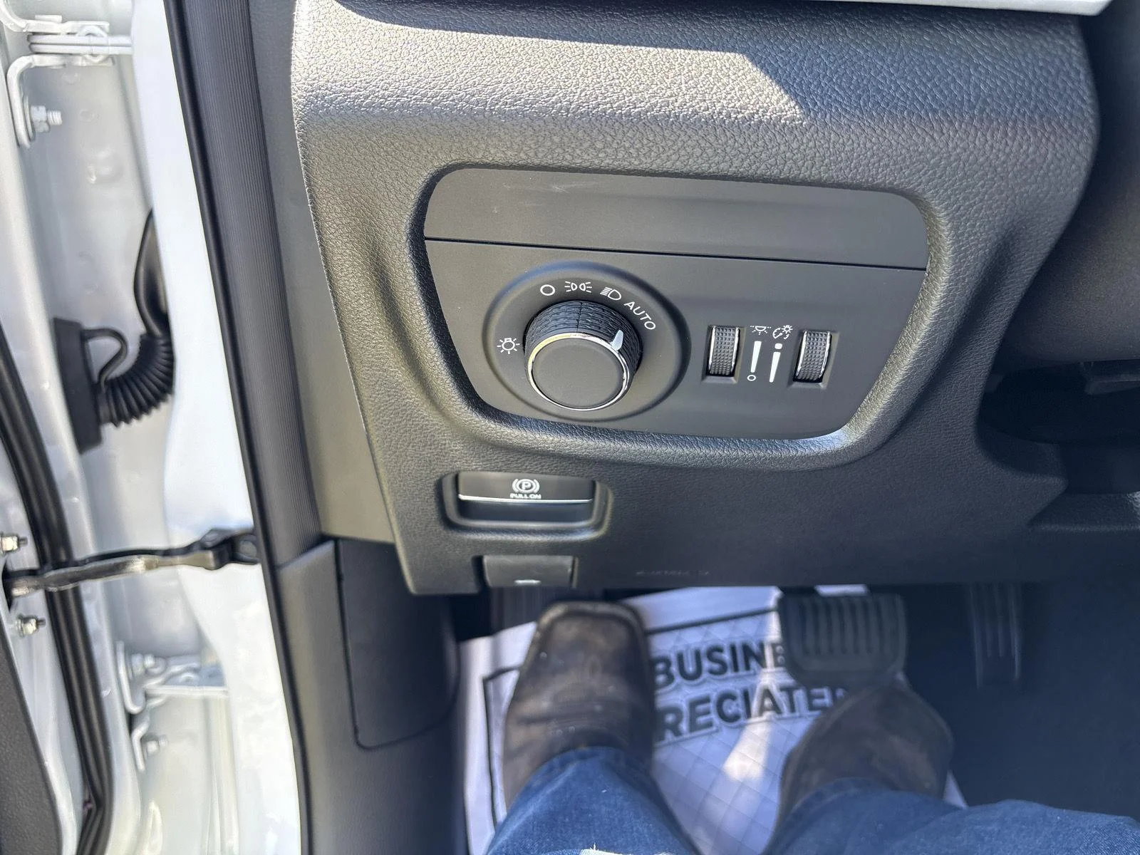 New 2026 Bright White Clearcoat Jeep Laredo Altitude image 21