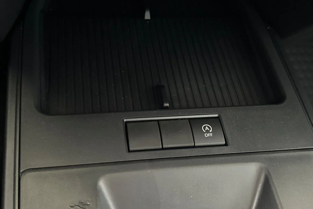 New 2026 Wind Chill Pearl <sup>1</sup> Toyota  L image 32