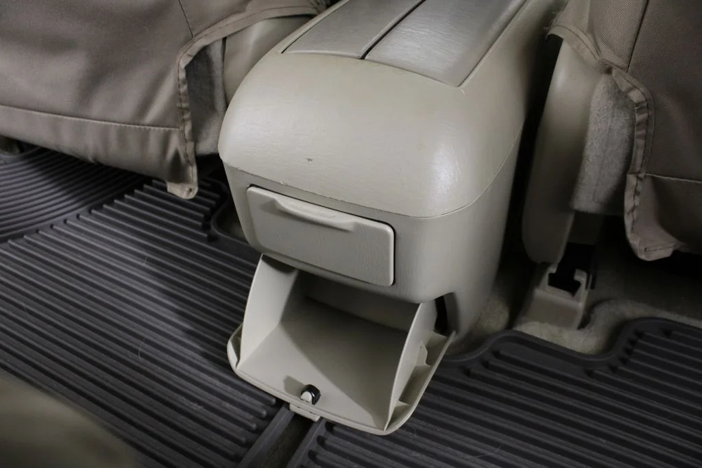 Used 2007 White Toyota V6 image 17