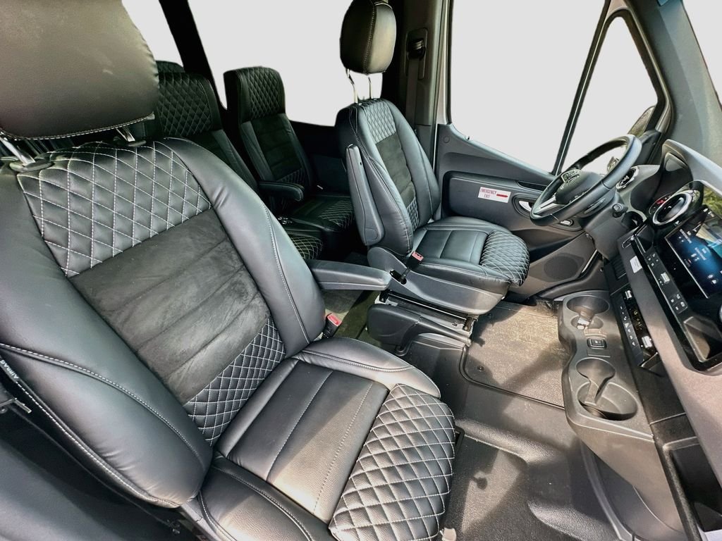 Used 2023  Mercedes-Benz LA West 15 Passenger image 30
