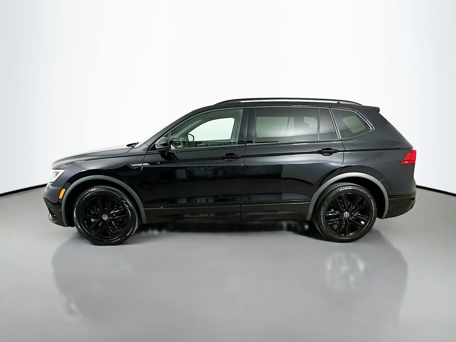 Used 2022 Black Volkswagen  image 8