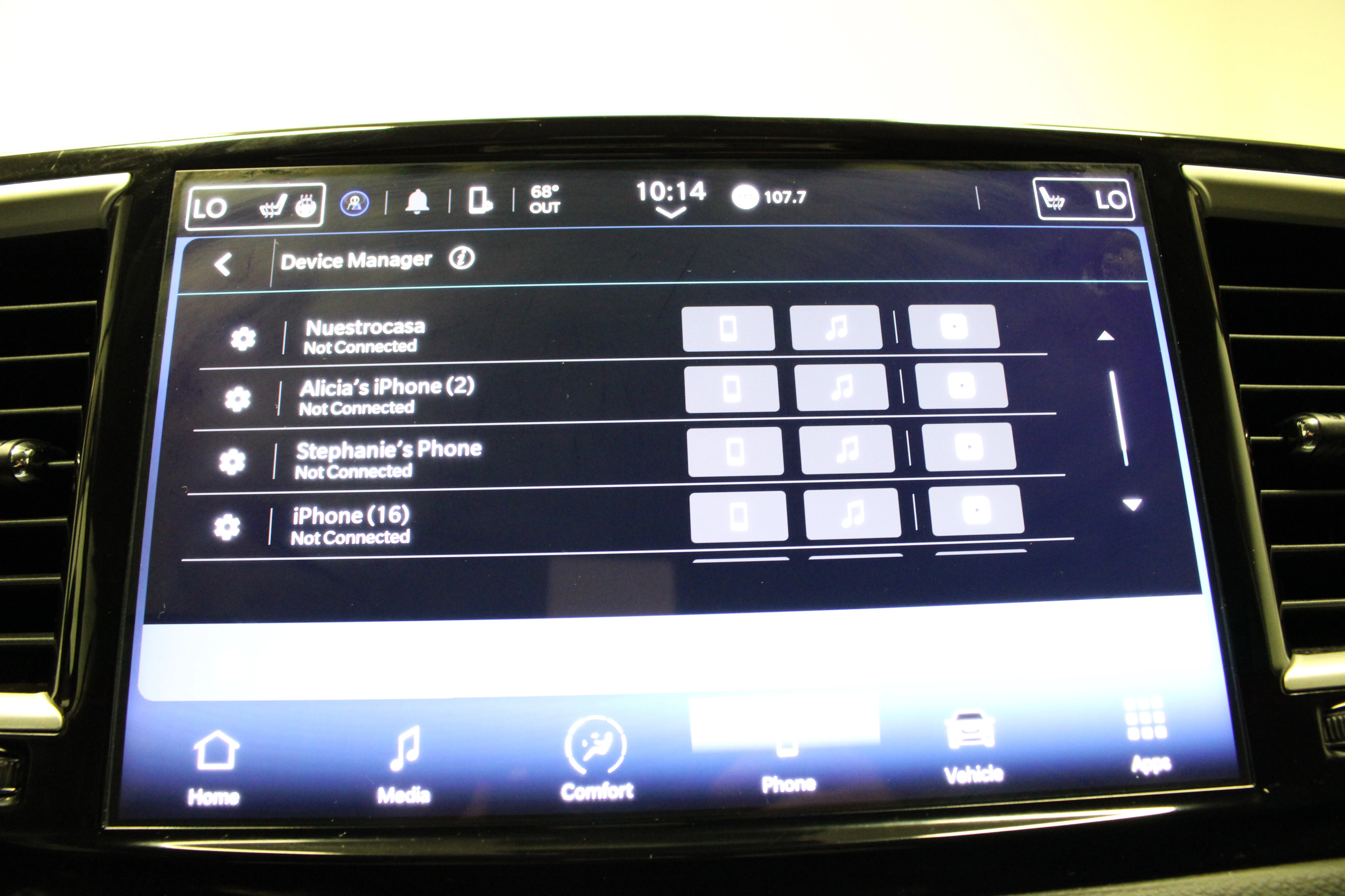 Used 2024 Diamond Black Crystal Pearlcoat Chrysler Touring L image 27