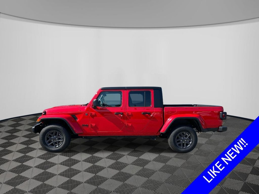 Used 2025 Red Jeep Sport S image 2