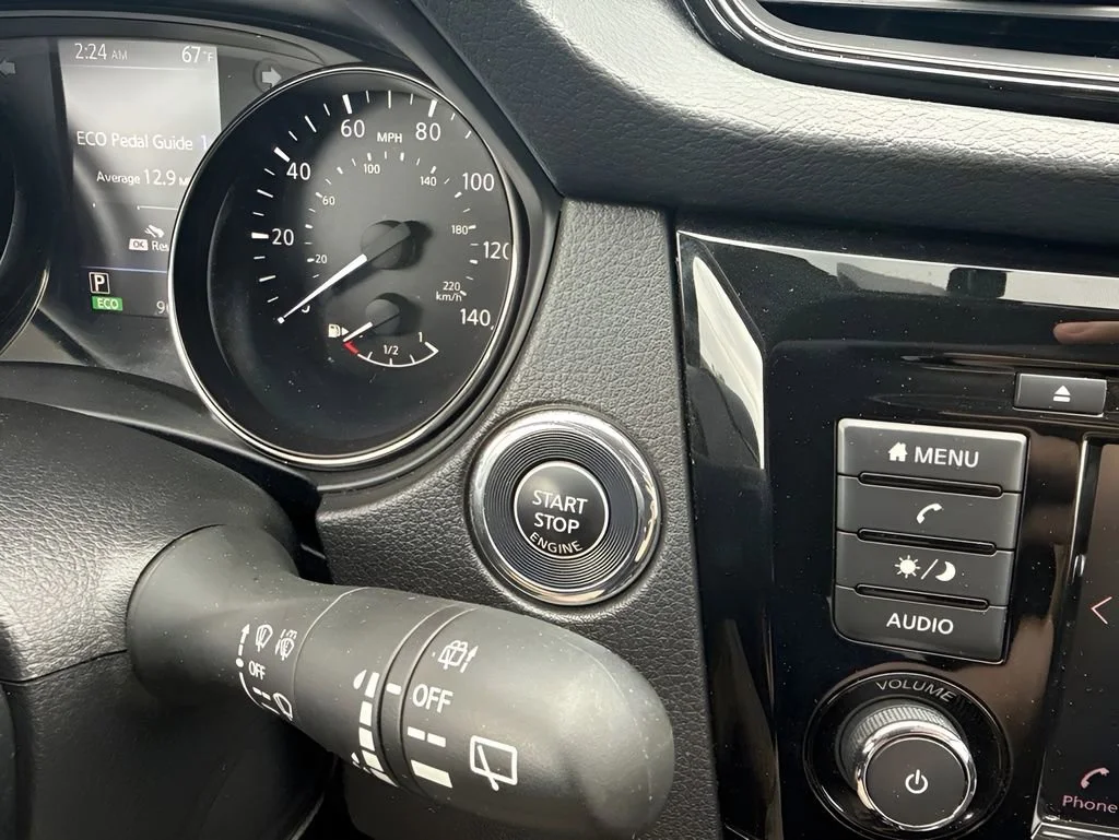 Used 2018  Nissan SV image 21