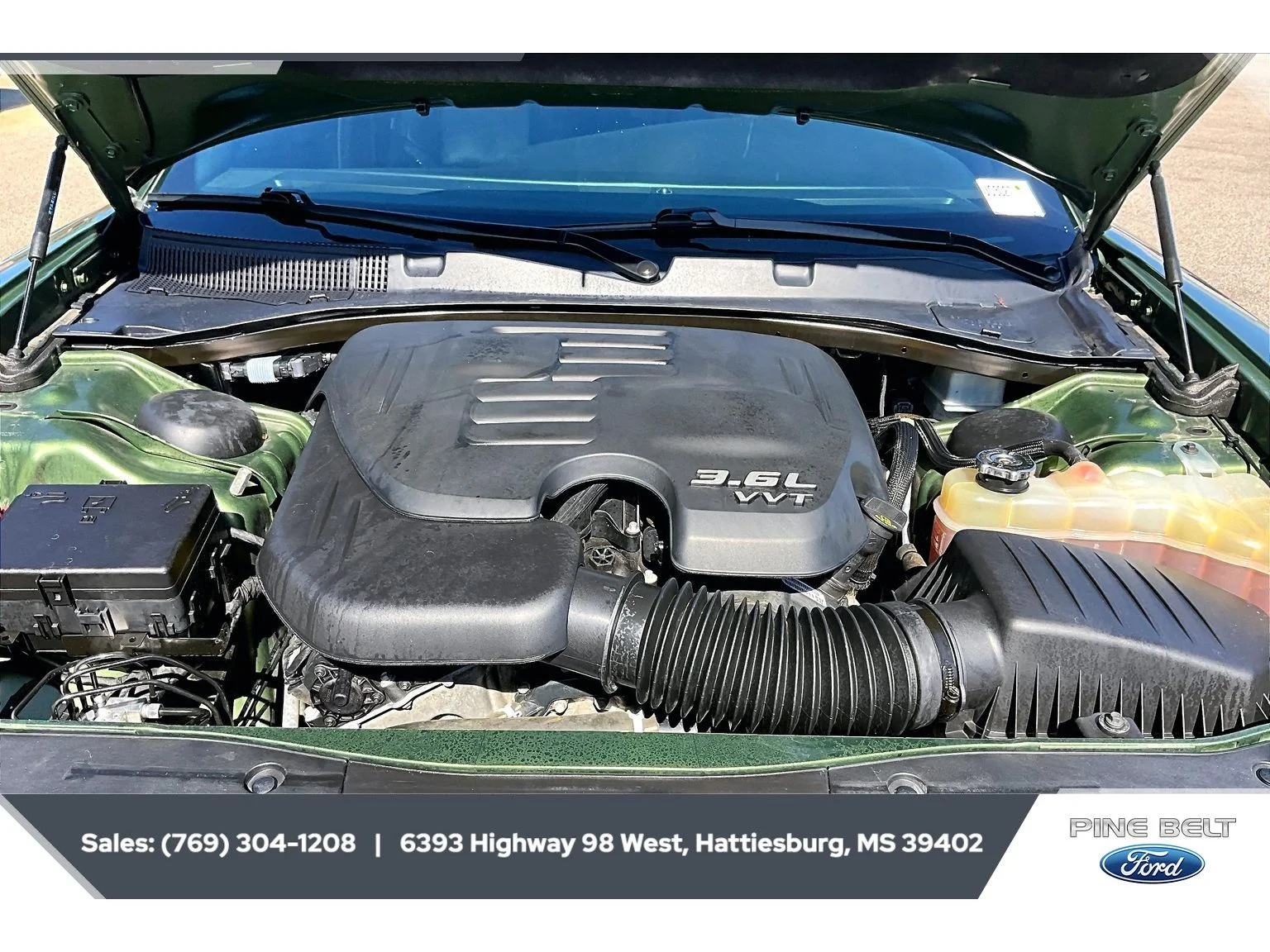 Used 2022 F8 Green Dodge SXT image 8