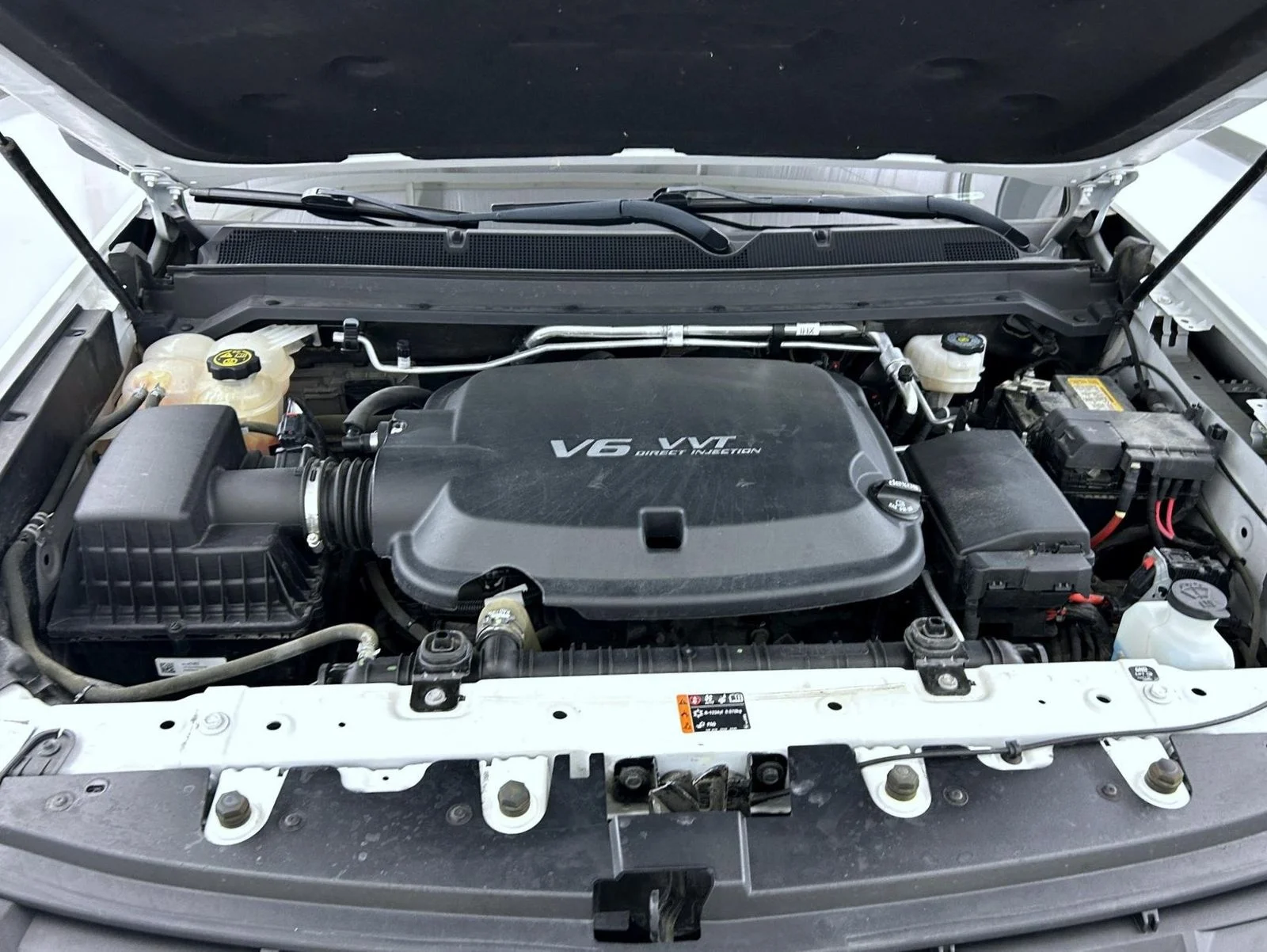 Used 2022 White Chevrolet Z71 image 25