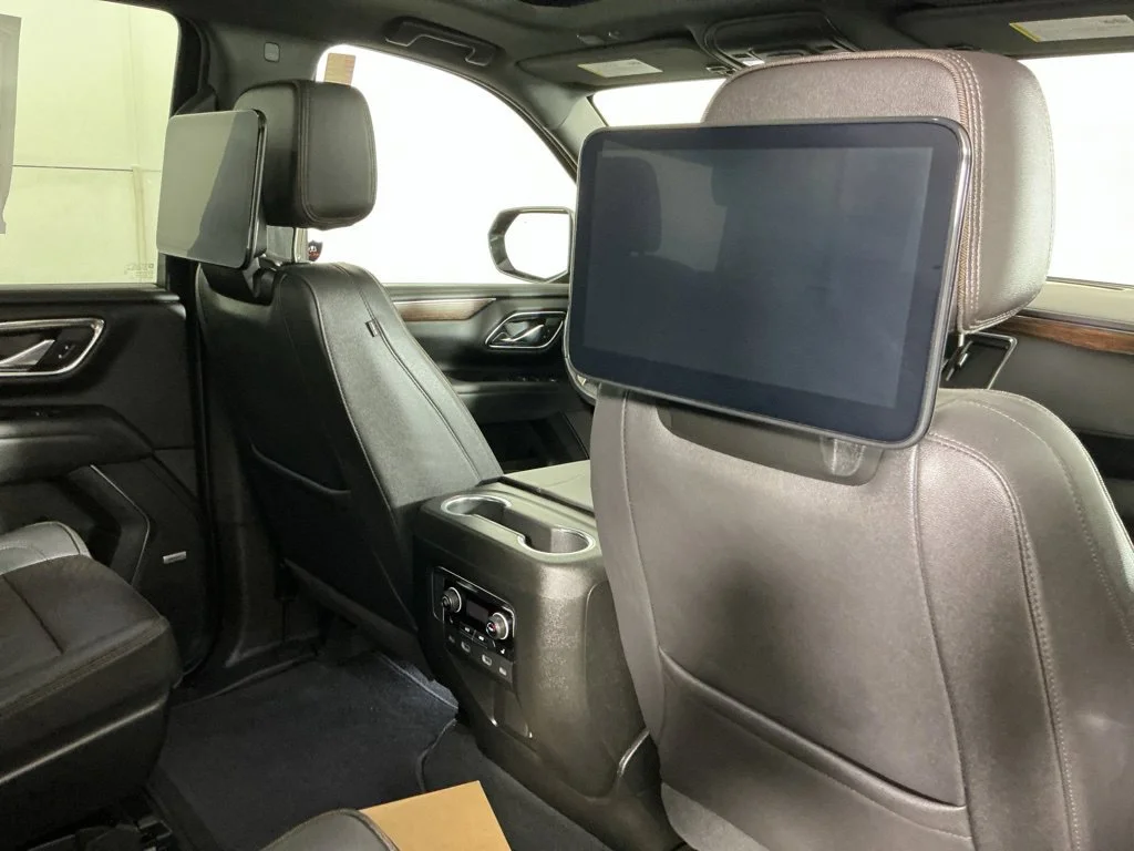 Used 2023 BLACK Chevrolet High Country image 21