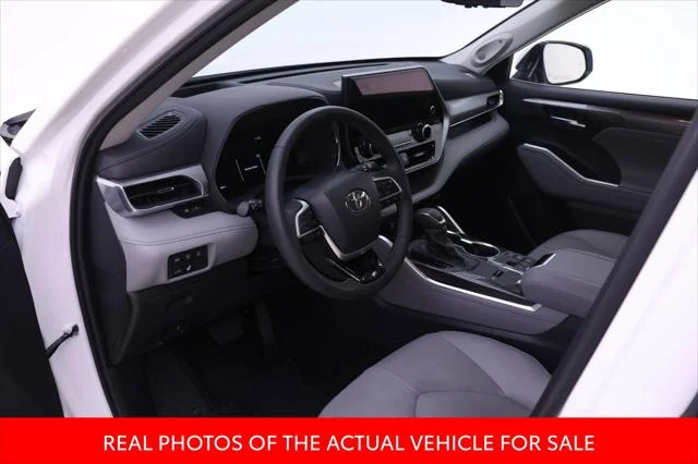 Certified Used 2026 PLATINUM WHITE PEARL MC. Toyota  image 3