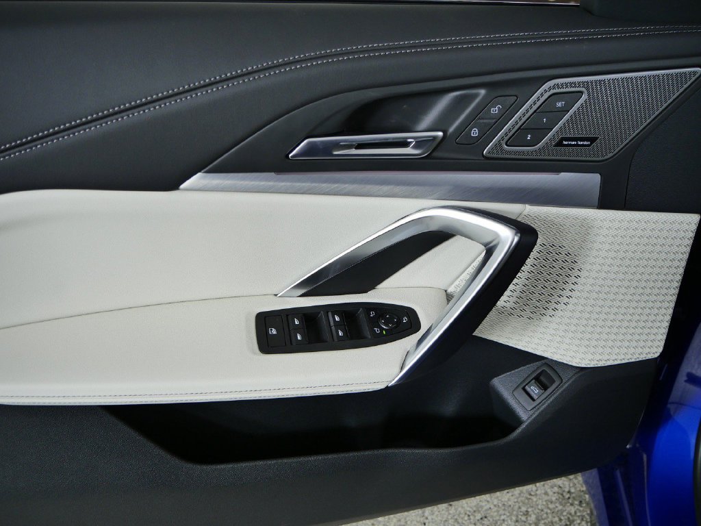 New 2027 Portimao Blue Metallic BMW xDrive28i image 33