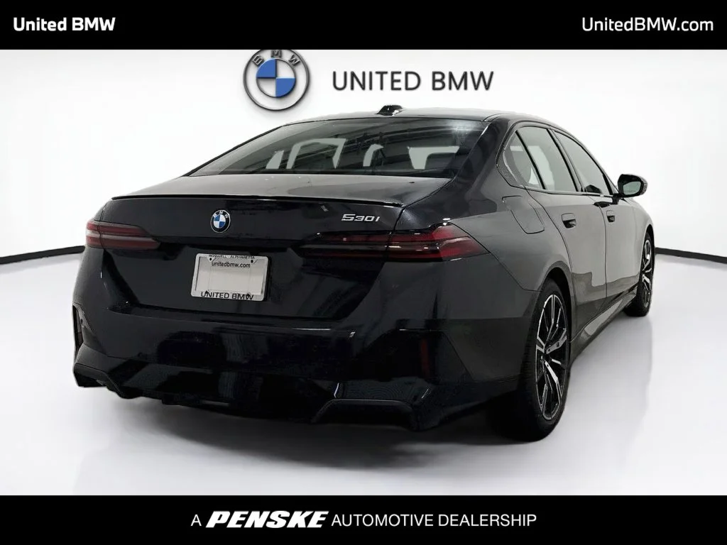 New 2027 Dark Graphite Metallic BMW 530i image 5