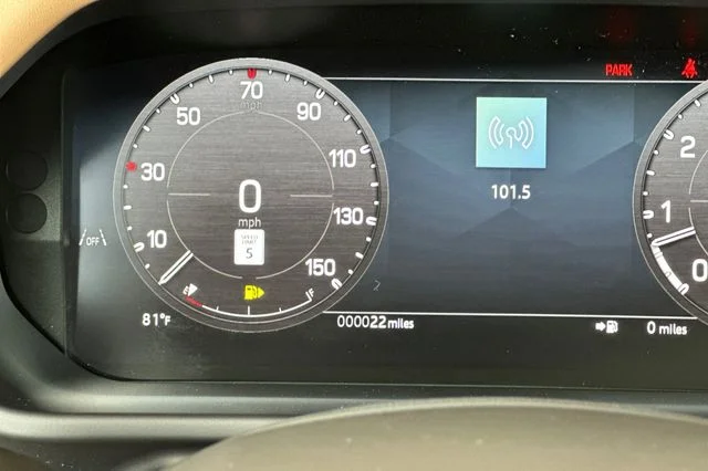 New 2026 Santorini Black Land Rover X-Dynamic SE image 26