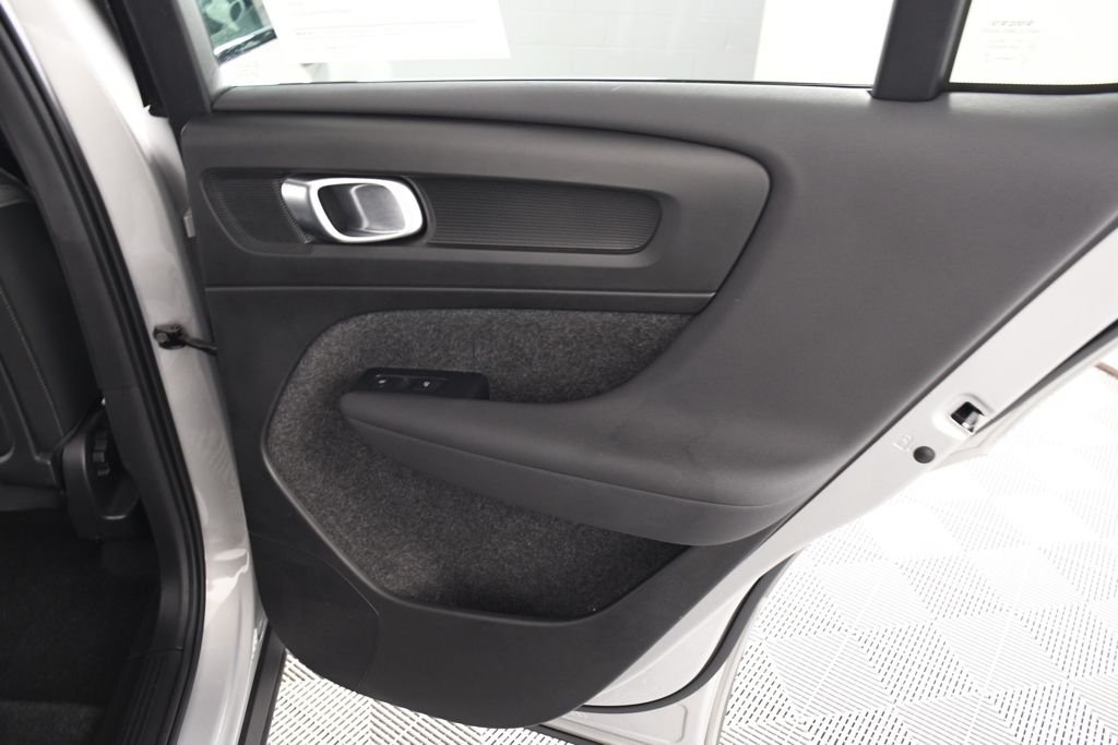 Used 2023 Silver Dawn Metallic Volvo Twin Core image 21