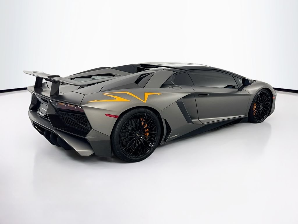 Used 2017  Lamborghini  image 35