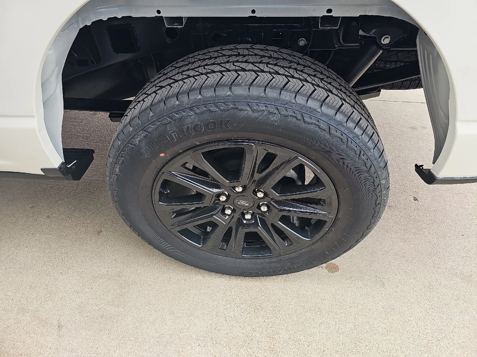 New 2025 Star White Metallic Tri-Coat Ford Platinum® image 18