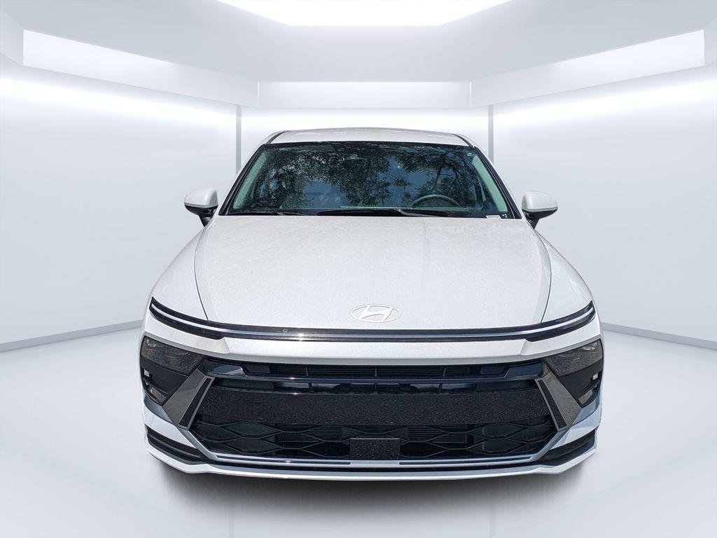 New 2026 White Hyundai SE image 8