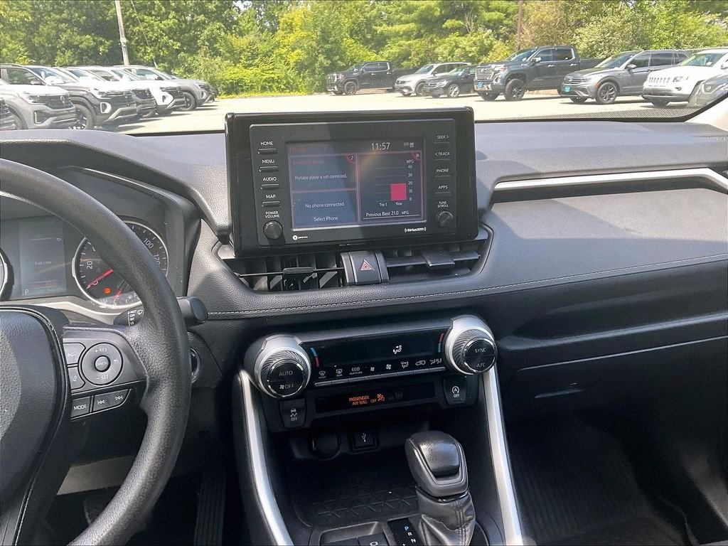 Used 2022 White Toyota XLE image 18