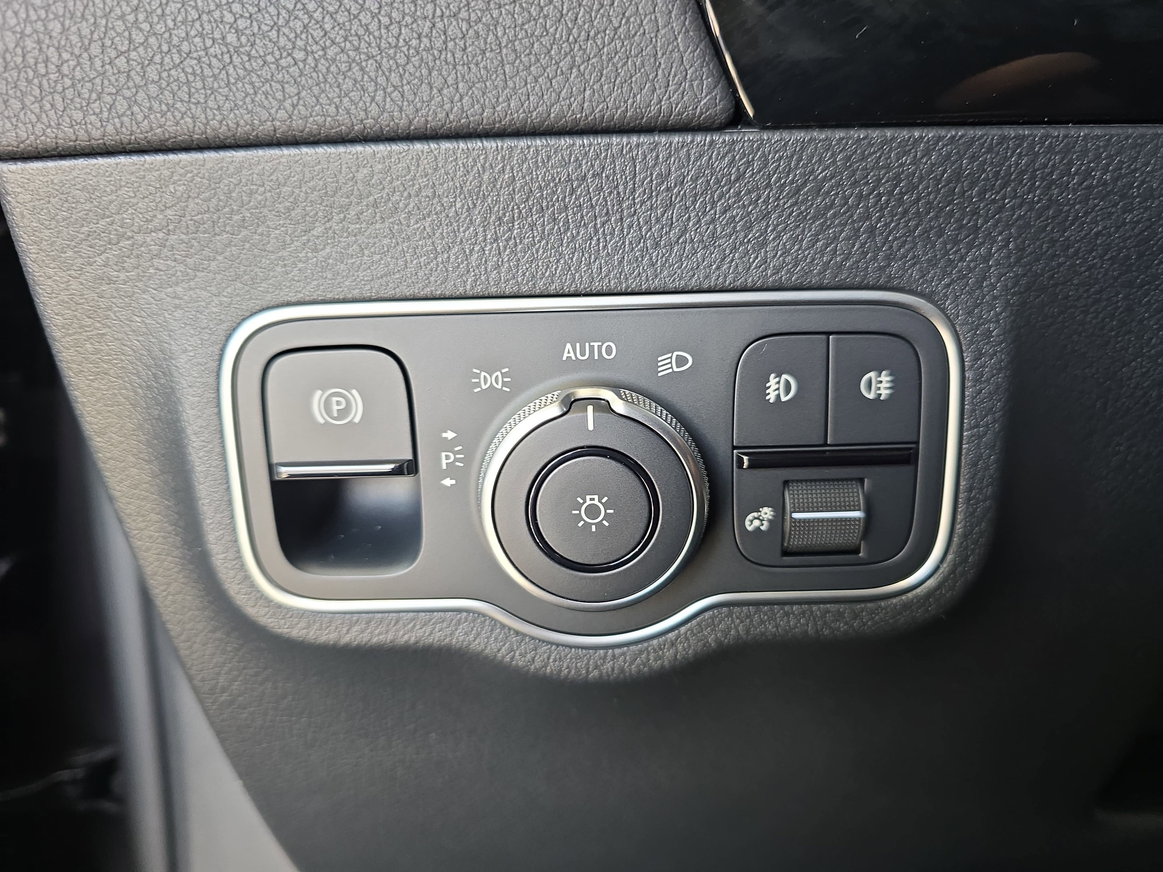 New 2026 Mountain Grey Metallic Mercedes-Benz GLA250 image 26