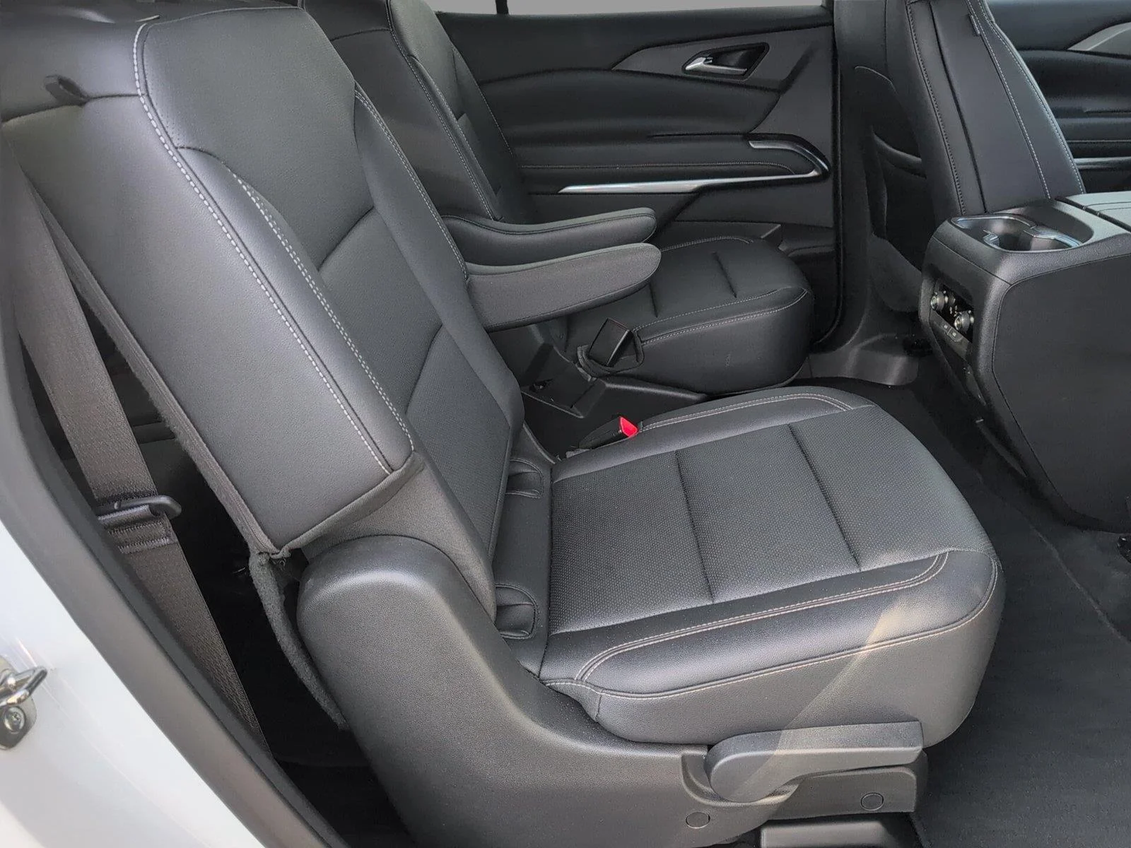 Used 2024 Downpour Metallic GMC SLE image 37