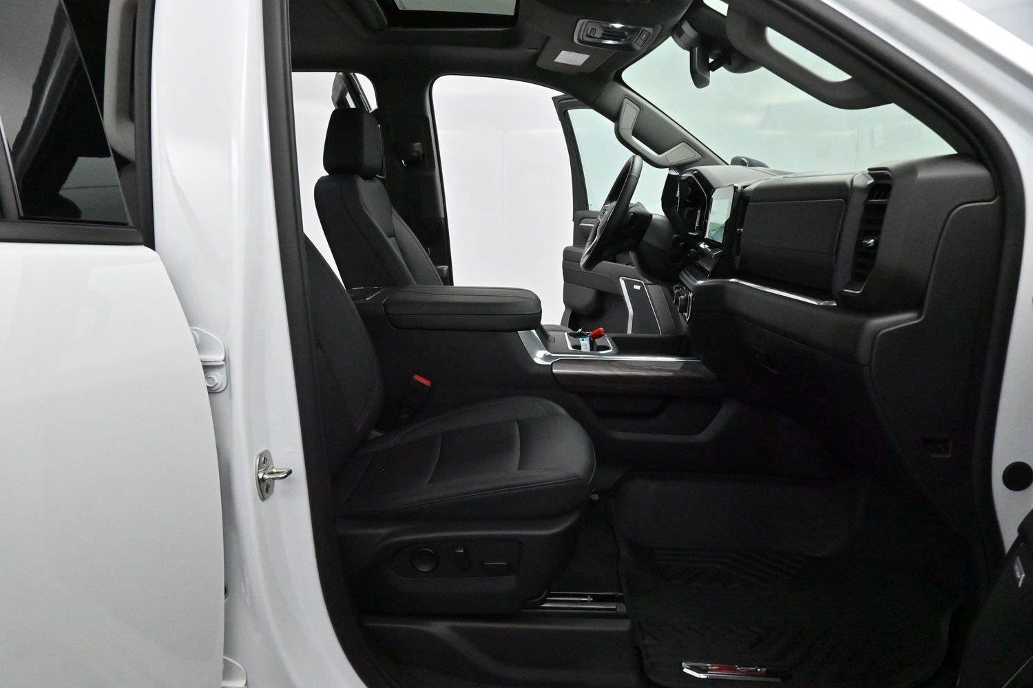 Used 2026 Summit White Chevrolet LTZ image 32