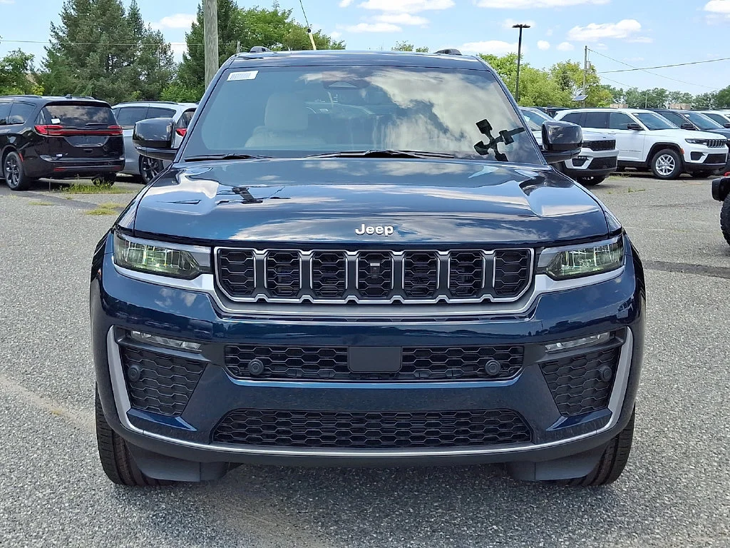New 2026 Fathom Blue Pearl-Coat Exterior Paint Jeep Limited image 2