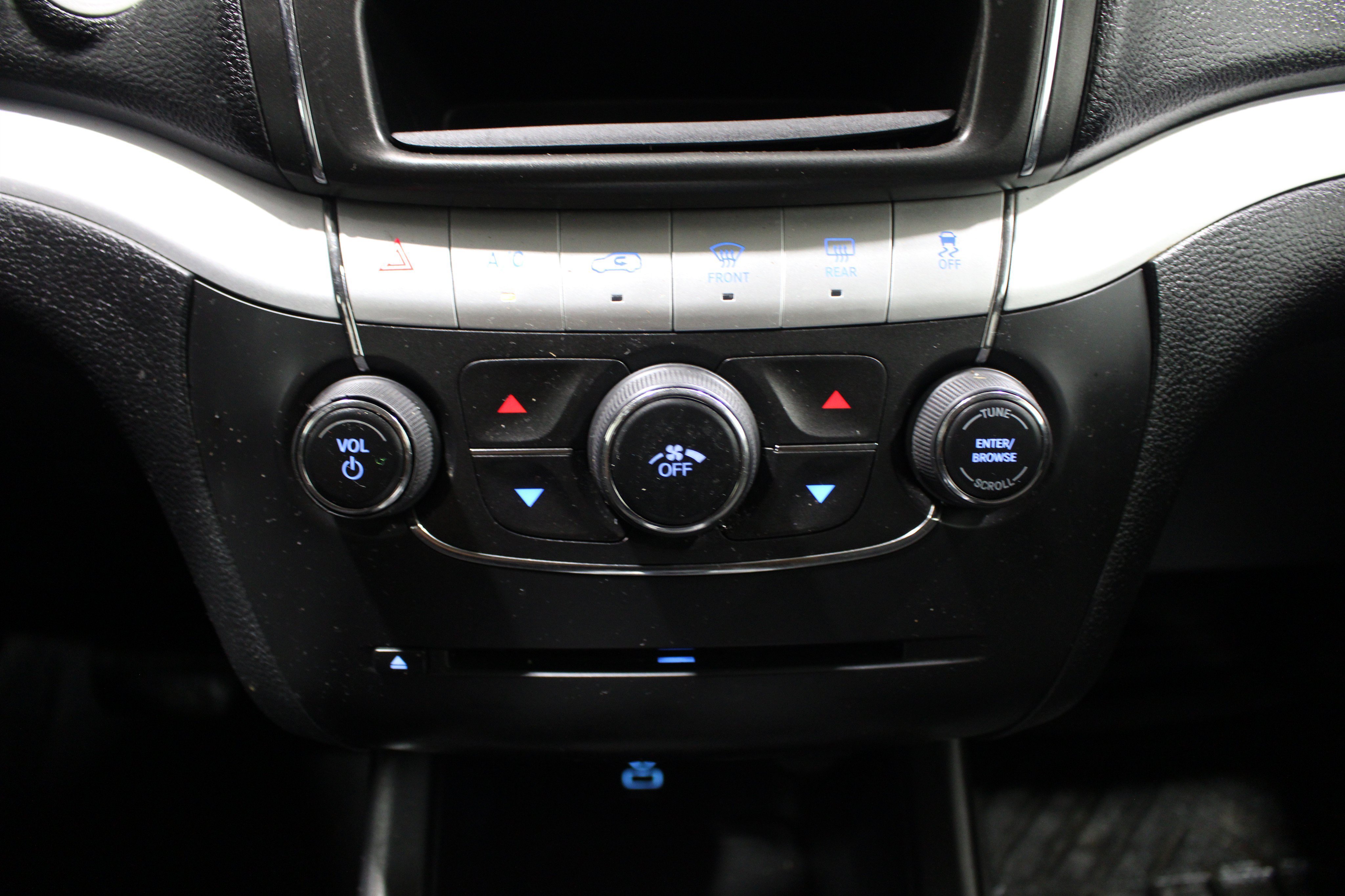 Used 2020 Granite Pearlcoat Dodge SE Value image 14