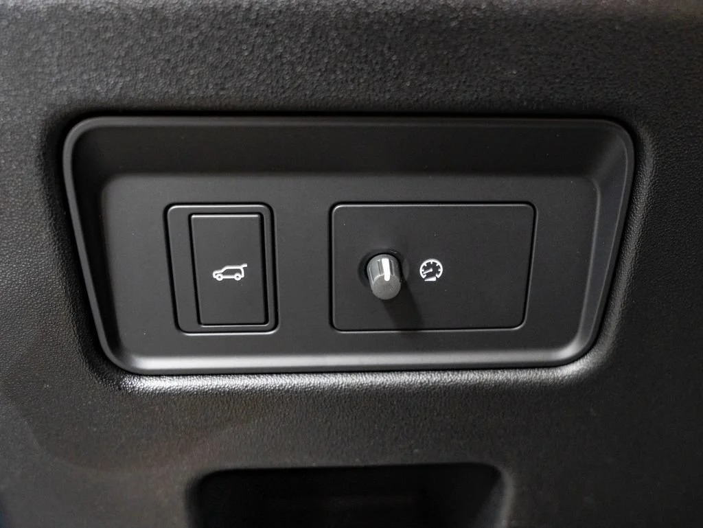 New 2026 Carpathian Gray Premium Metallic Land Rover Gemini Edition image 28