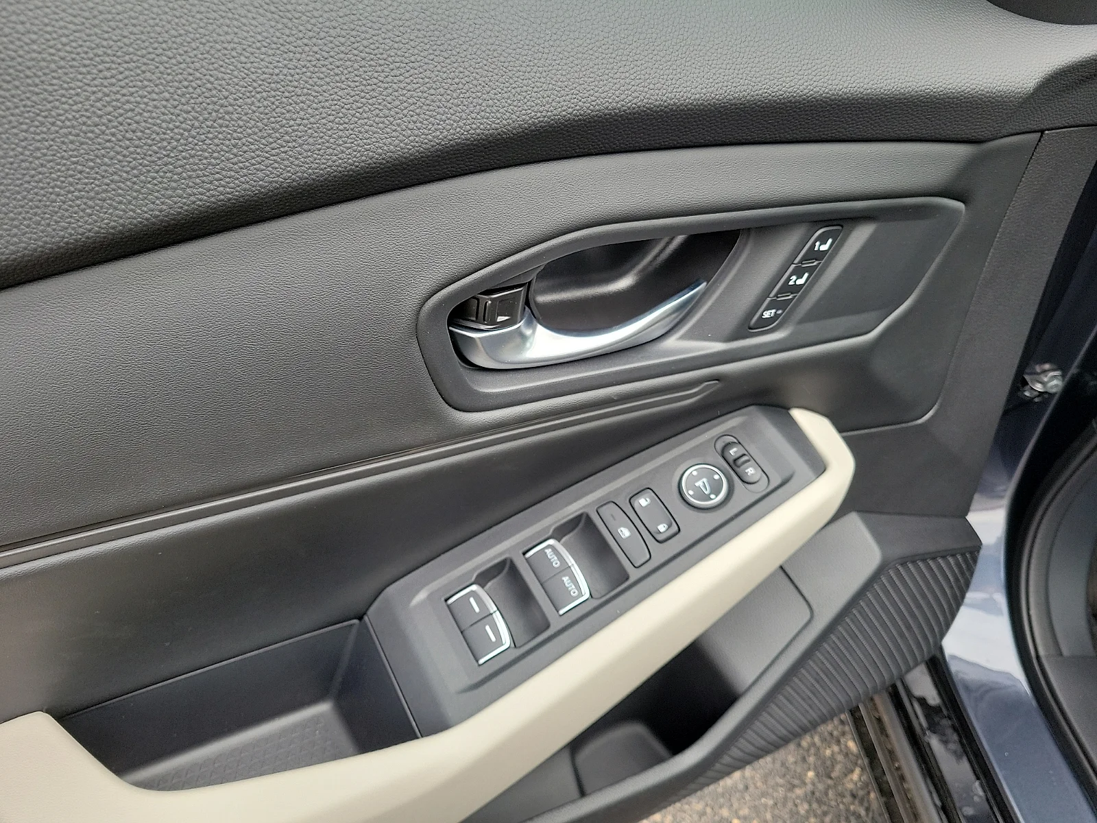 2026 Honda Accord Hybrid EX-L - Photo 18