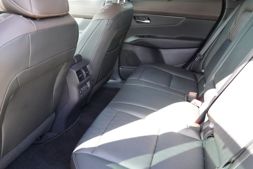 Used 2025 Black Nissan Platinum image 18