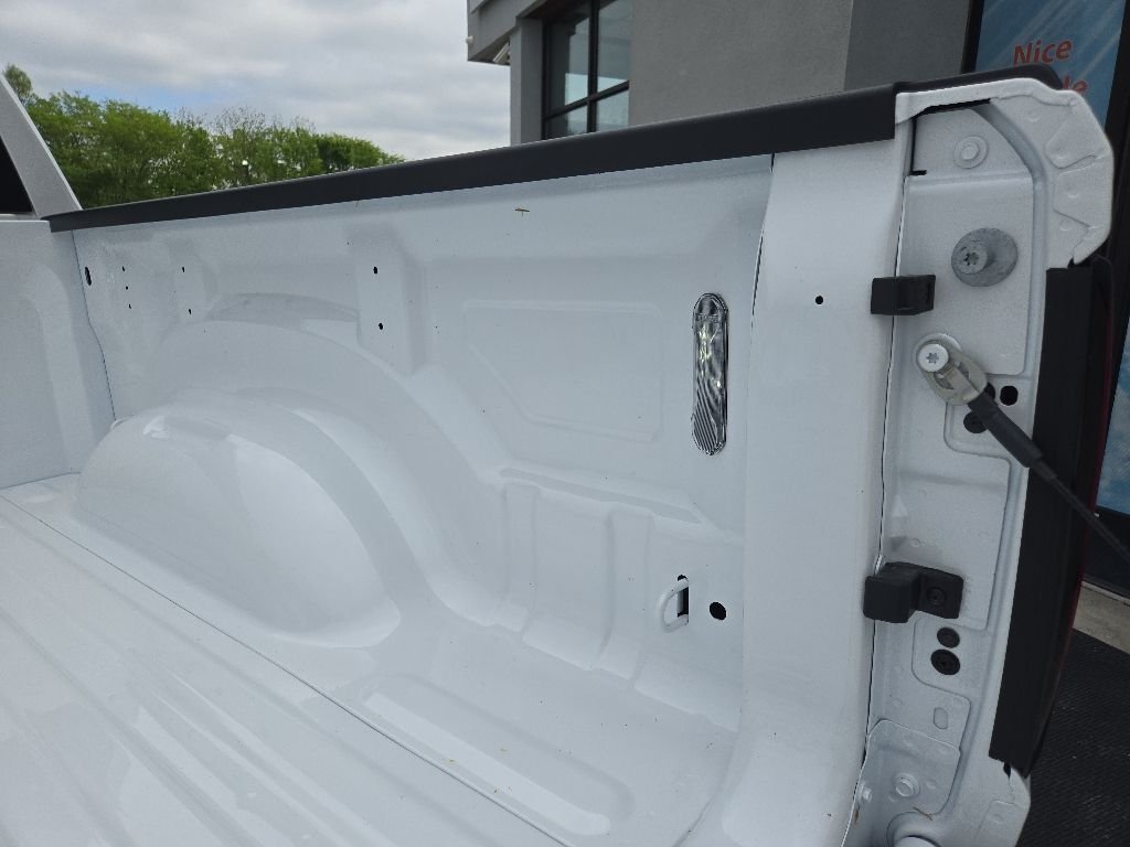 New 2026 Ivory White Tri-Coat Pearl-Coat Exterior Paint RAM Laramie image 30
