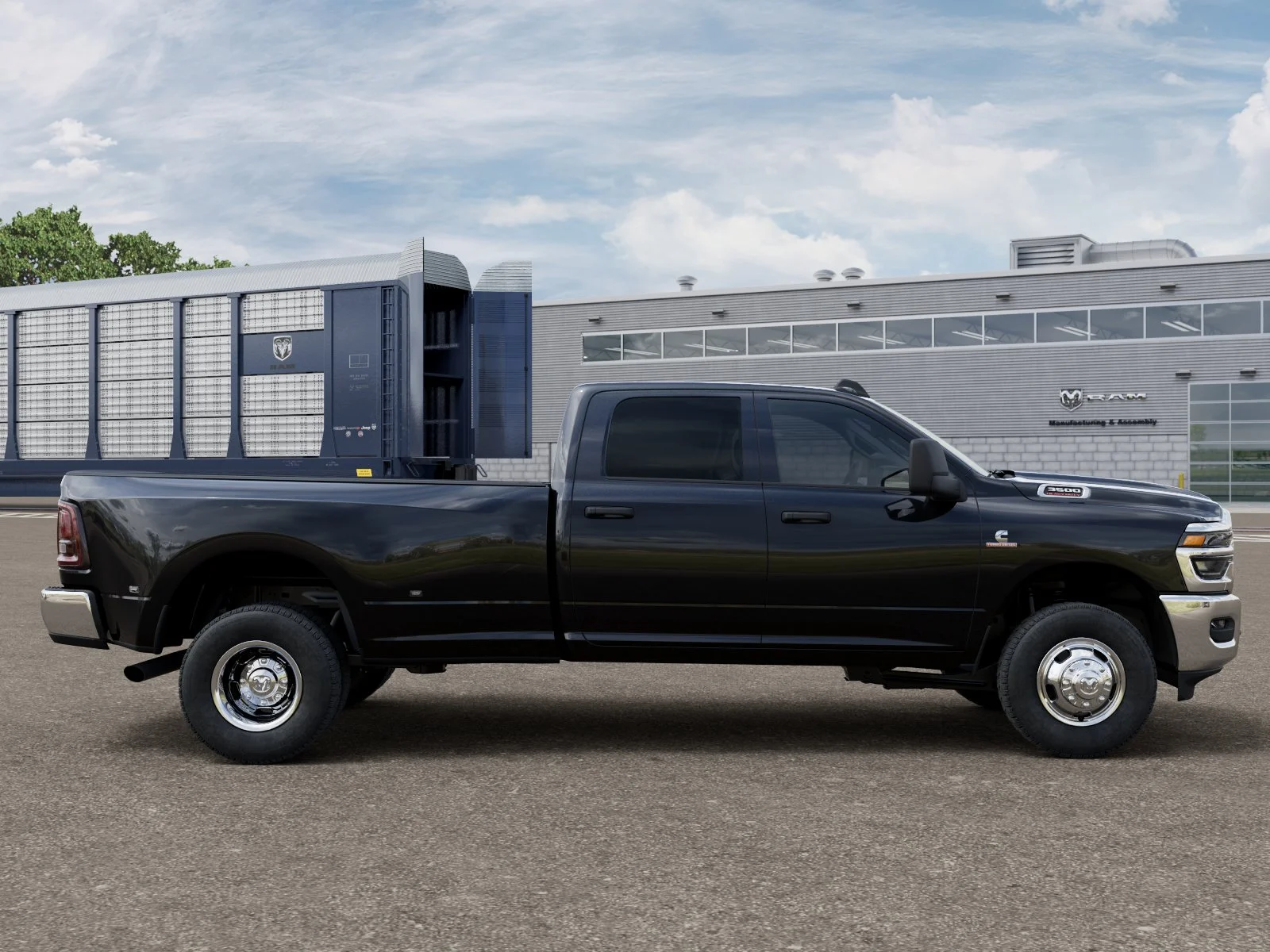 New 2026 Diamond Black Crystal Pearl-Coat Exterior Paint RAM Tradesman image 12